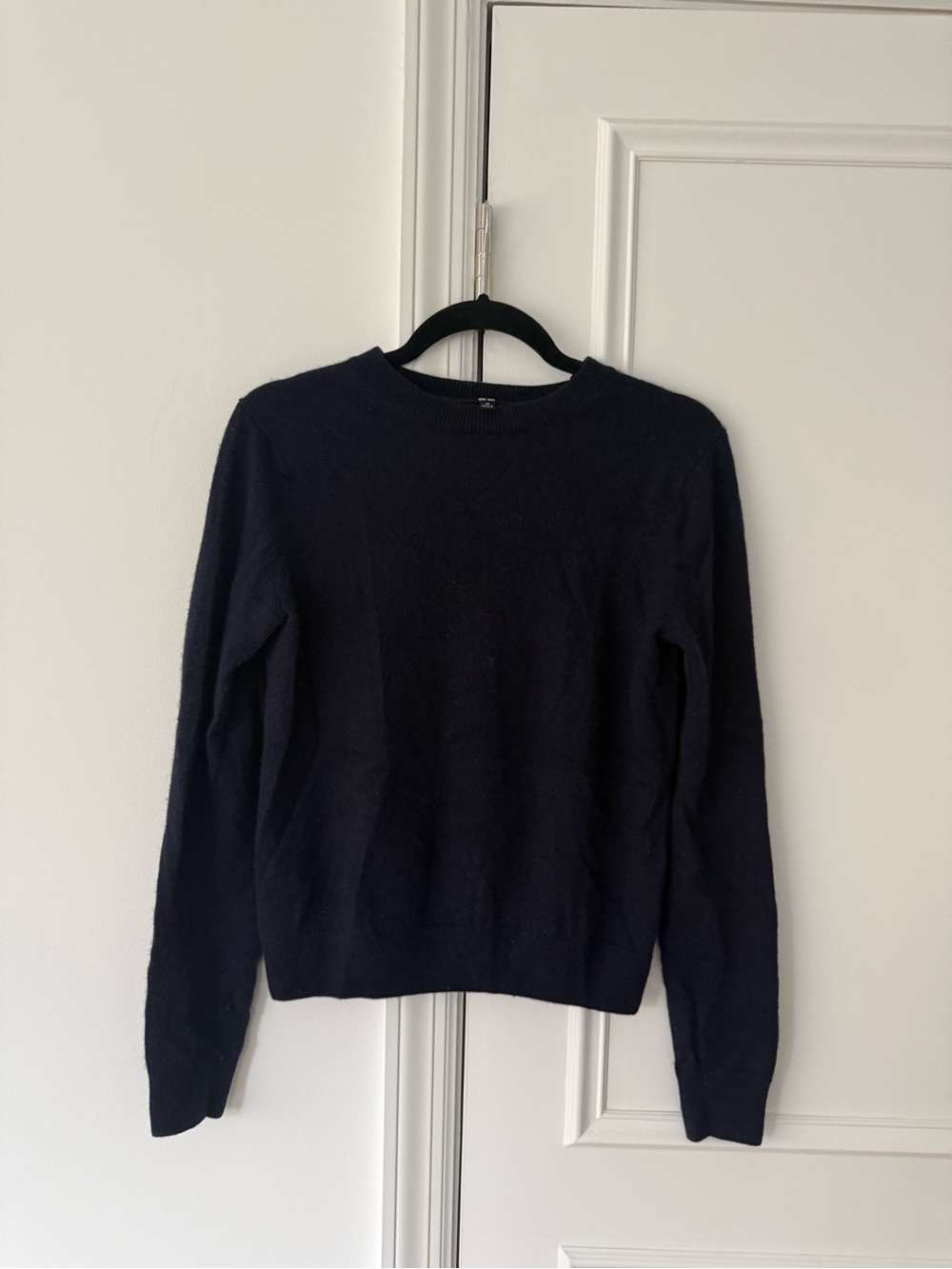 UNIQLO Navy Classic Crewneck Cashmere Sweater